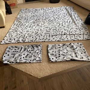 Beautiful Queen Duvet Cover and Pillow Cases